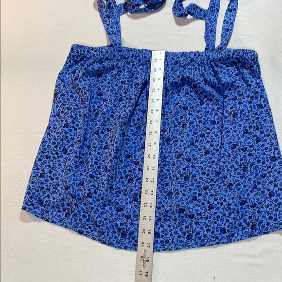 Old Navy Blue and White Relaxed Fit Camisole Tank Top Floral soft rayon NWOT - Picture 10 of 12